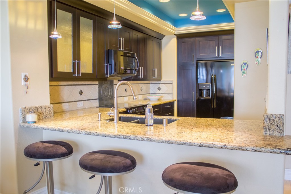 Residential Lease for rent at 200 Paris Lane 109, Newport Beach CA featuring 1 bed and 1 bath