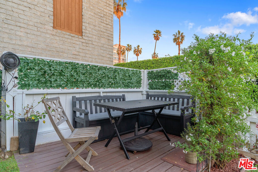 Residential for sale at 41 Vicente Terrace, Santa Monica CA featuring 4 beds and 5 baths