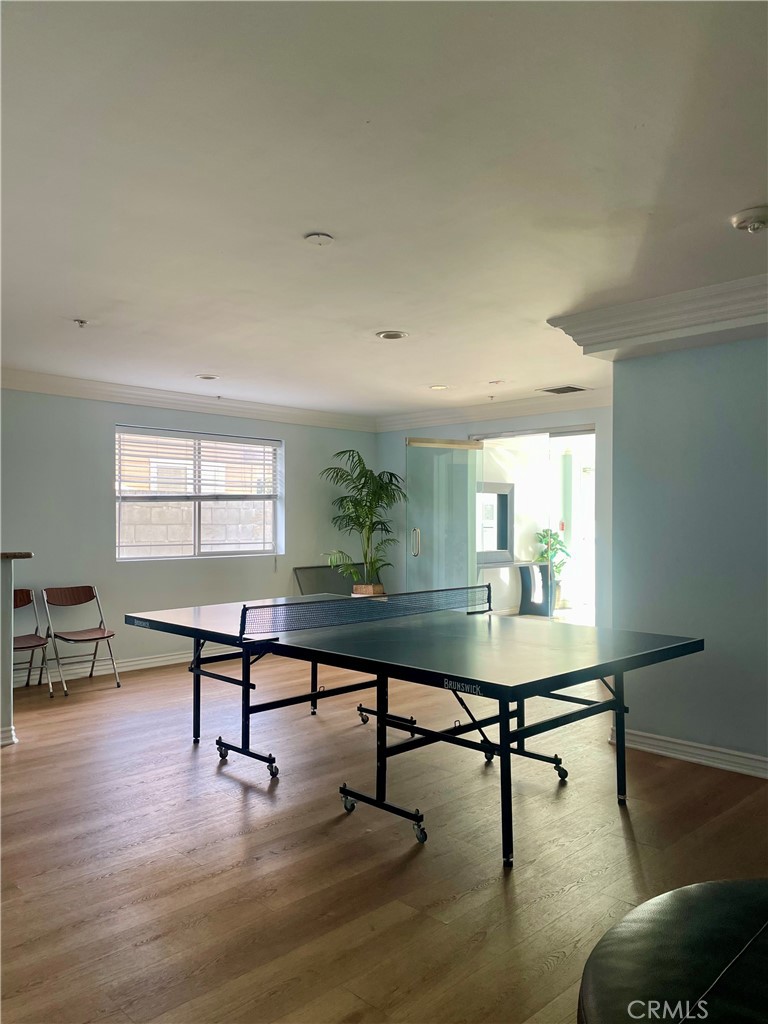 Residential for sale at 4733 Elmwood, Los Angeles CA featuring 2 beds and 2 baths