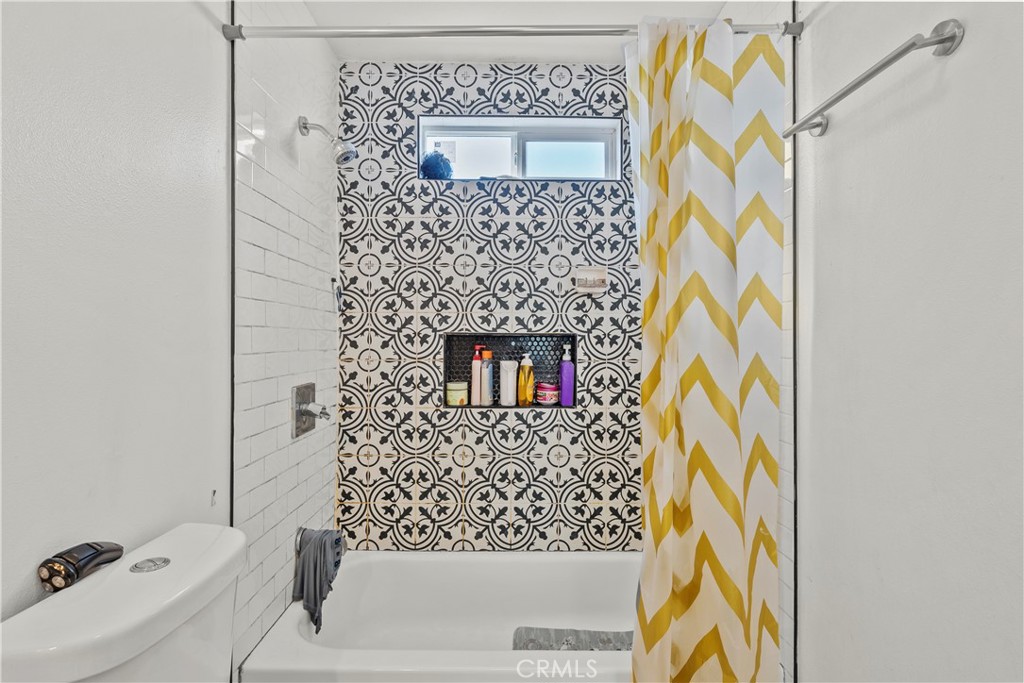 Residential for sale at 238 W 58th, Los Angeles CA featuring 6 beds and 4 baths