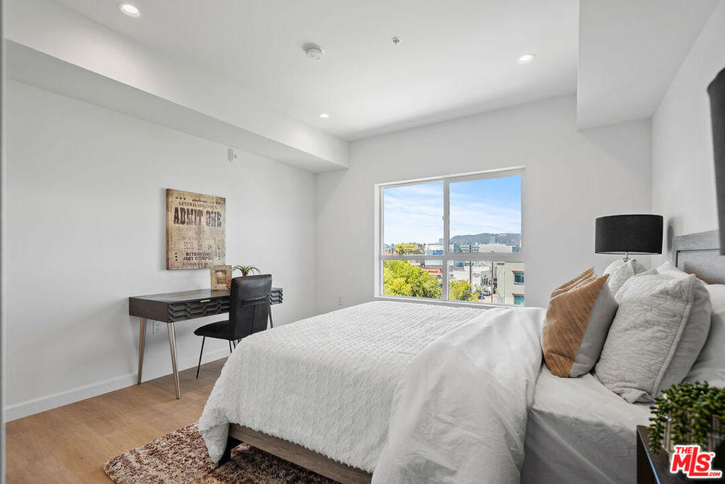 Residential for sale at 321 S Oxford Avenue 405, Los Angeles CA featuring 3 beds and 2 baths
