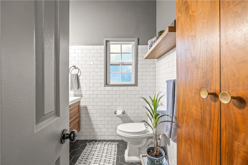 Residential for sale at 5657 Glenfinnan, Azusa CA featuring 3 beds and 1 bath