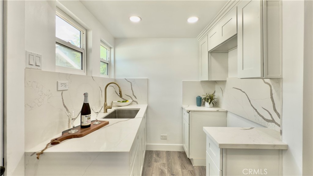 Residential for sale at 2340 Thomas, Los Angeles CA featuring 1 bed and 1 bath