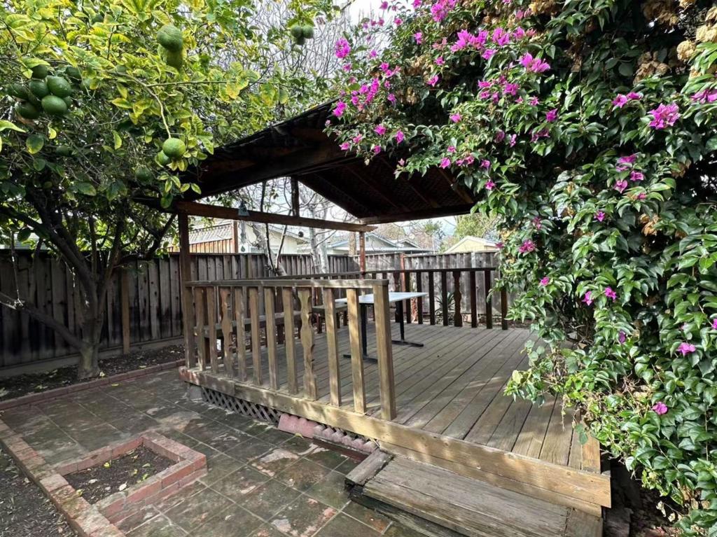 Residential Lease for rent at , Milpitas CA featuring 3 beds and 2 baths