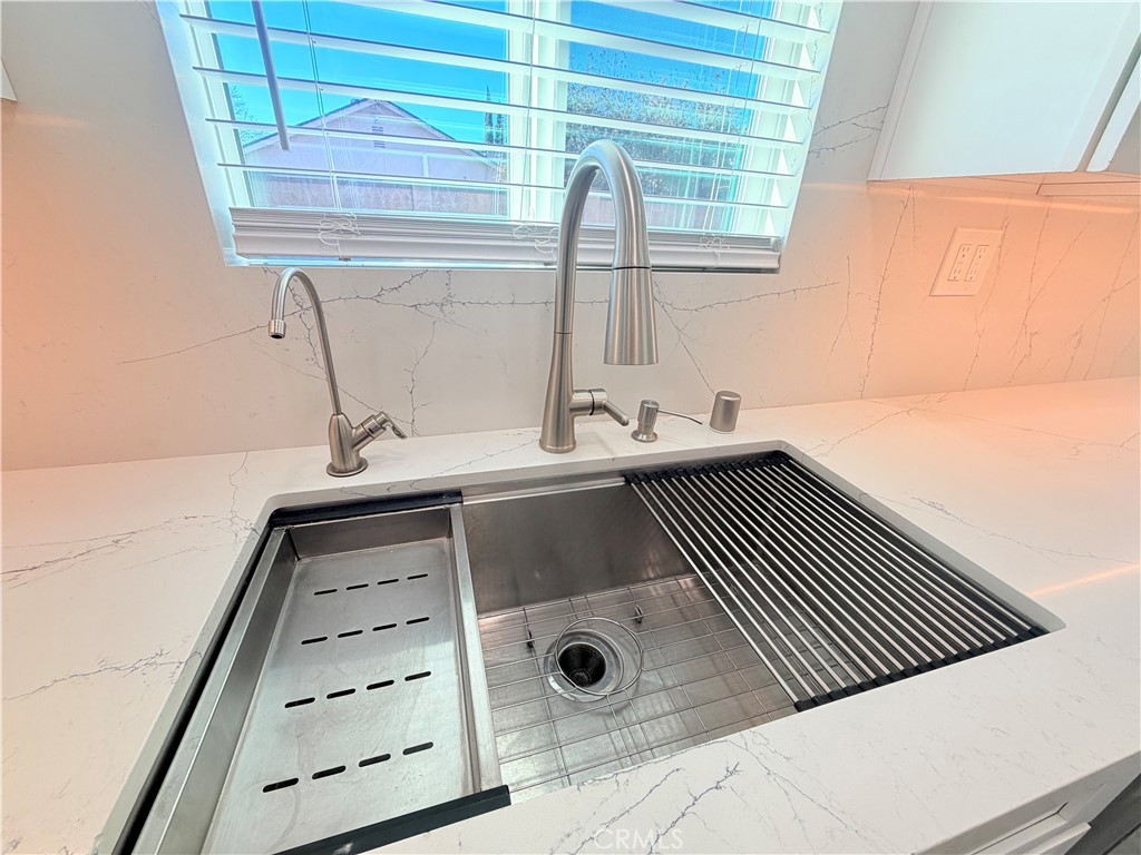 Residential Lease for rent at 1765 Garvin, Simi Valley CA featuring 5 beds and 4 baths