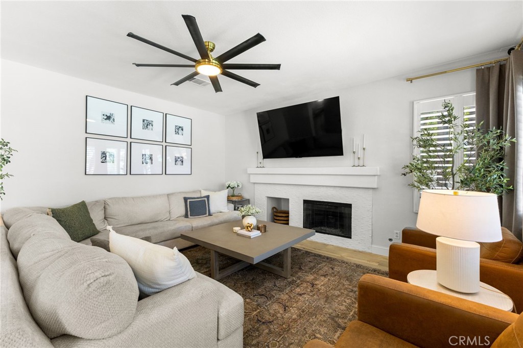 Residential for sale at 42898 Calle Londe, Temecula CA featuring 5 beds and 3 baths