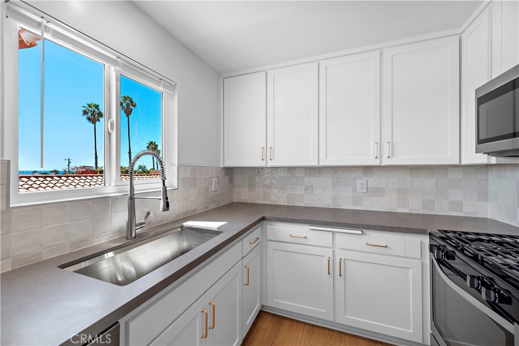 Residential Lease for rent at 223 Avenida Victoria B, San Clemente CA featuring 2 beds and 1 bath