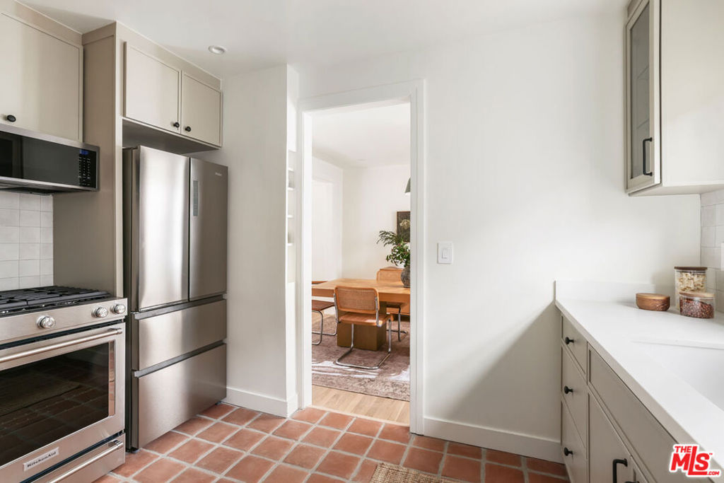 Residential for sale at 617 1/4 N Sycamore Avenue, Los Angeles CA featuring 2 beds and 2 baths