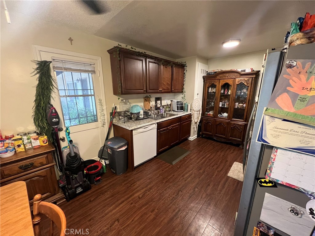 Residential Lease for rent at 221 N San Gabriel D, Azusa CA featuring 2 beds and 1 bath