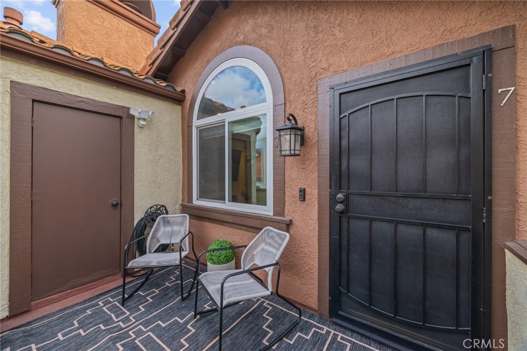 Residential for sale at 7 Rosa, Rancho Santa Margarita CA featuring 2 beds and 2 baths