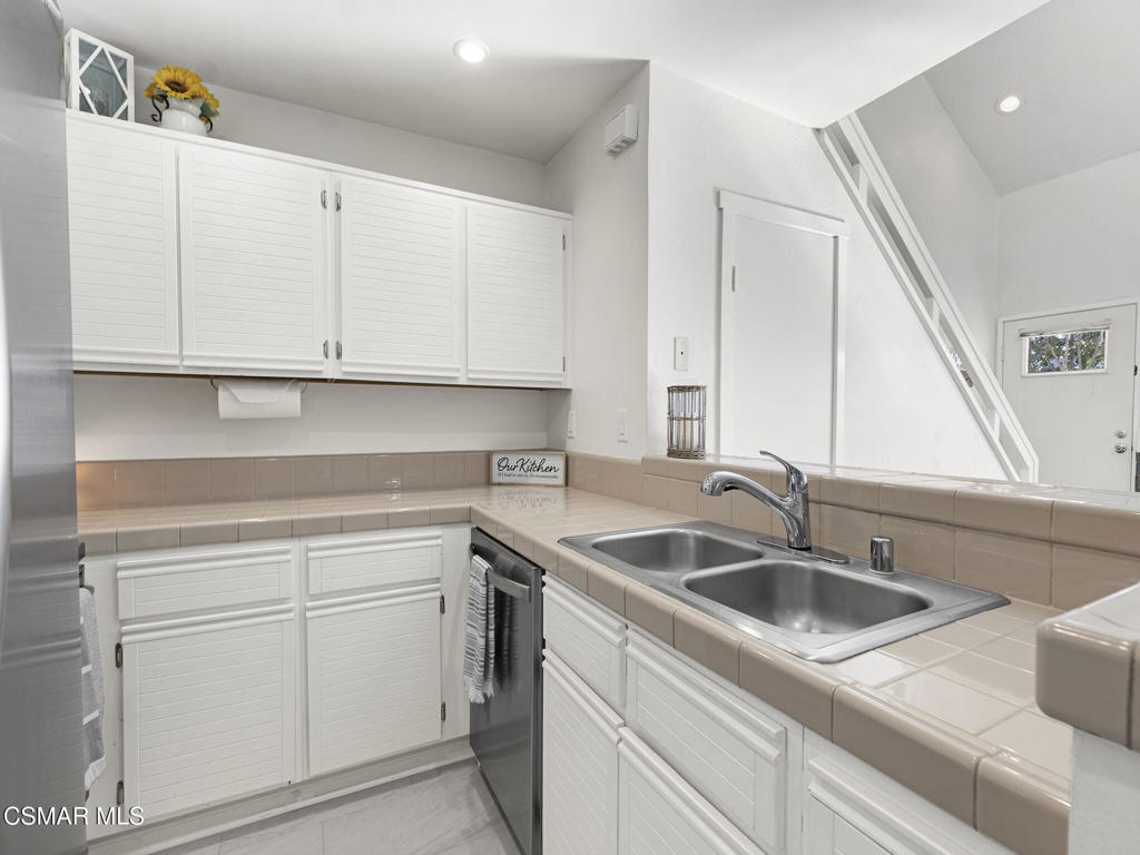 Residential for sale at 1158 Tivoli Lane 172, Simi Valley CA featuring 1 bed and 1 bath