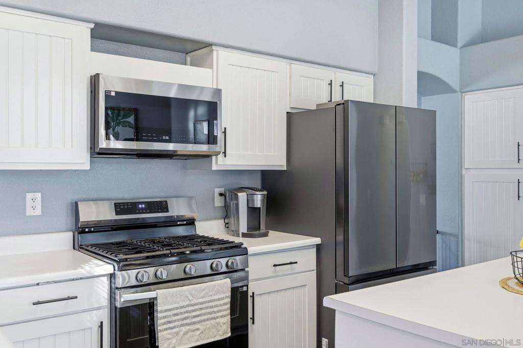 Residential for sale at 43186 Corte Argento, Temecula CA featuring 3 beds and 2 baths