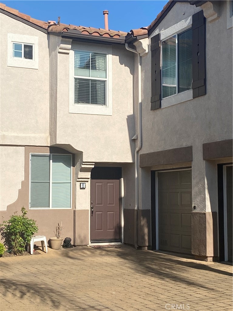 Residential Lease for rent at 30363 Pelican Bay E, Murrieta CA featuring 2 beds and 3 baths