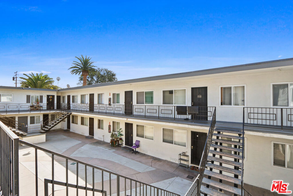 Residential Lease for rent at 115 N Oak Street 34, Inglewood CA and 1 bath