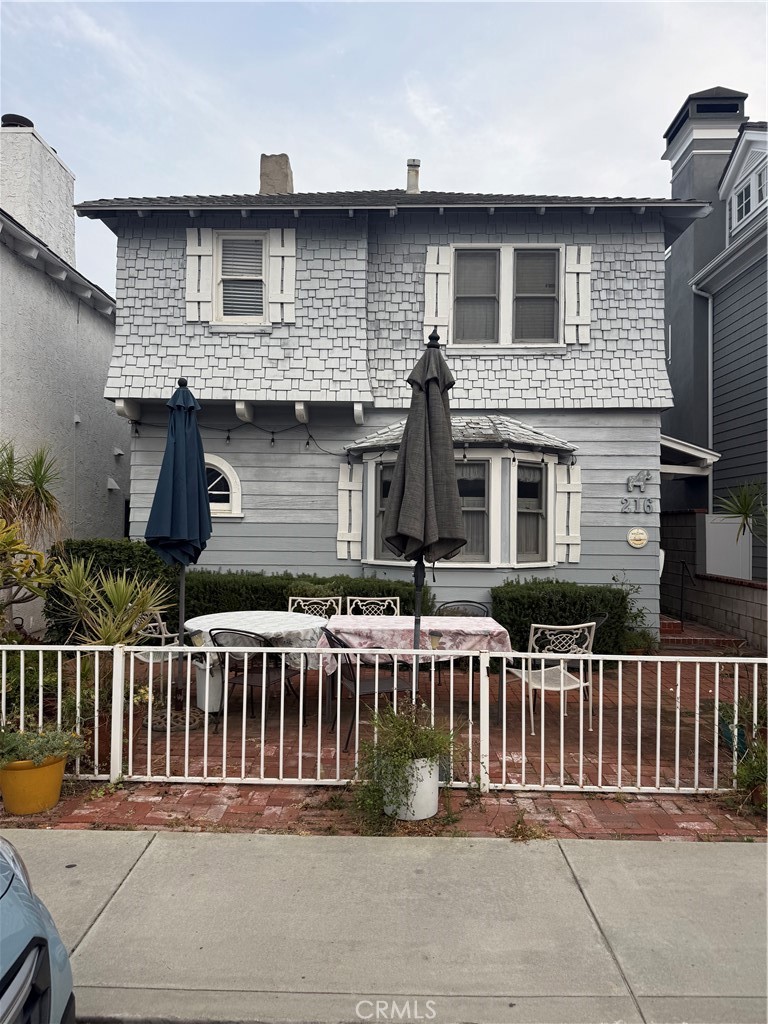 Residential for sale at 216 Amethyst, Newport Beach CA featuring 5 beds and 5 baths