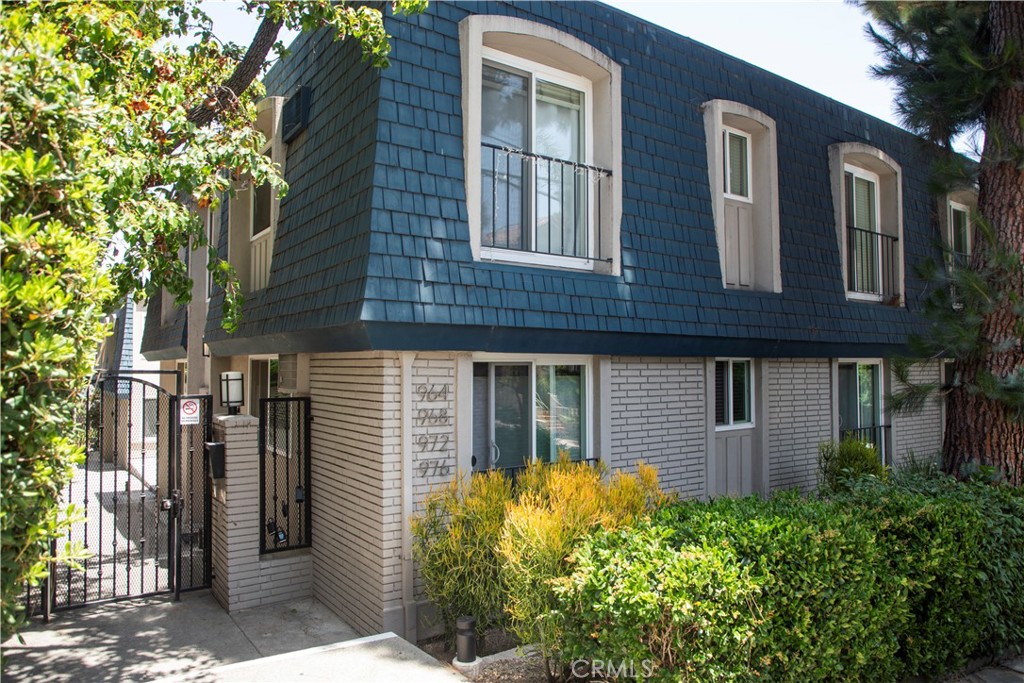 Residential for sale at 976 Larrabee 231, West Hollywood CA featuring 1 bed and 1 bath