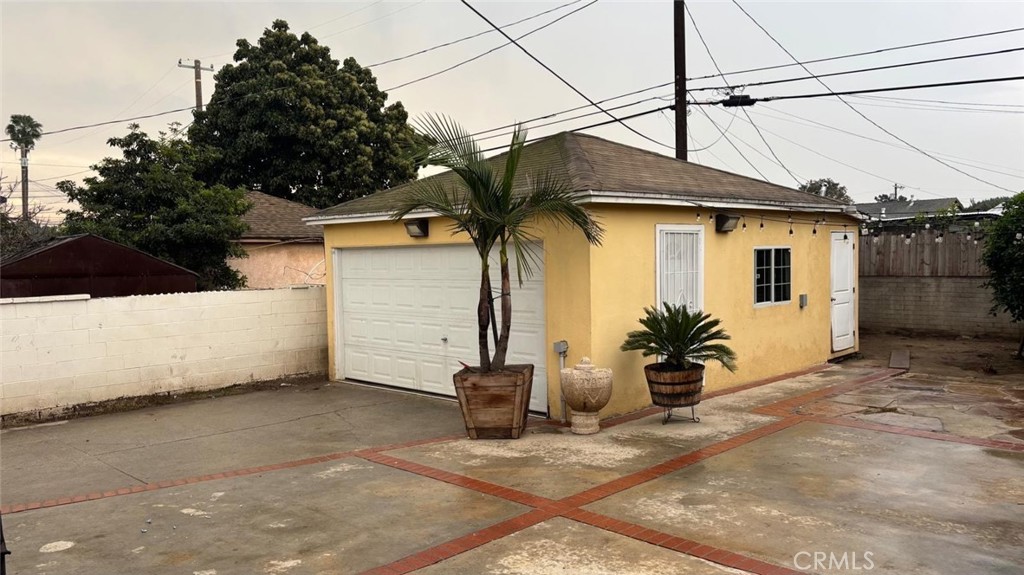 Residential for sale at 652 E 88th, Los Angeles CA featuring 3 beds and 2 baths