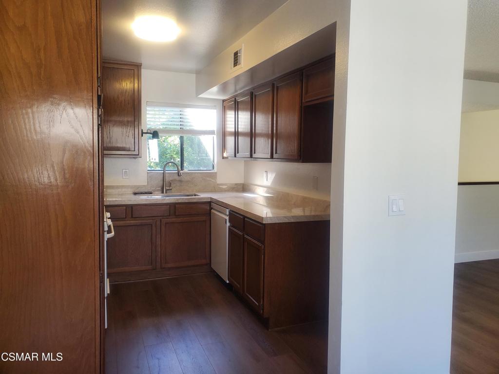 Residential Lease for rent at 6525 Twin Circle Lane 2, Simi Valley CA featuring 2 beds and 2 baths