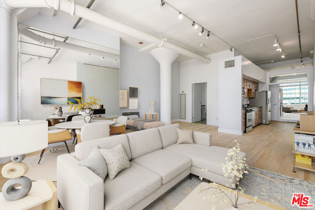Residential for sale at 420 S San Pedro Street 605, Los Angeles CA and 1 bath