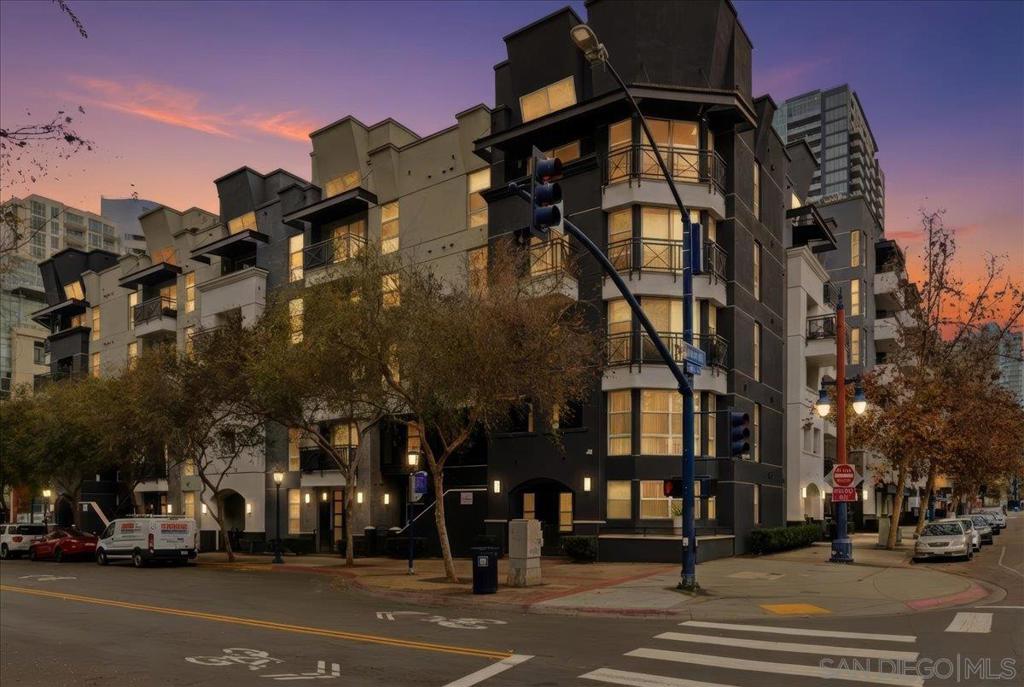 Residential for sale at 525 11th Avenue 1108, San Diego CA featuring 1 bed and 2 baths