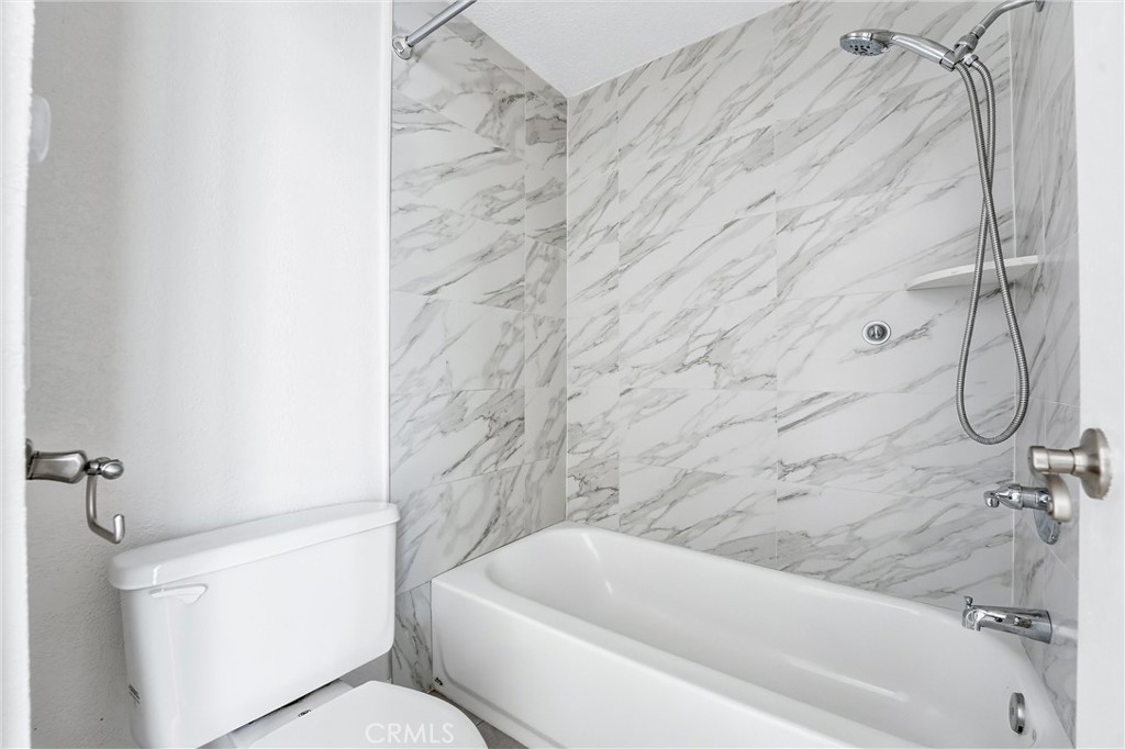 Residential for sale at 85 Lakepines, Irvine CA featuring 1 bed and 1 bath