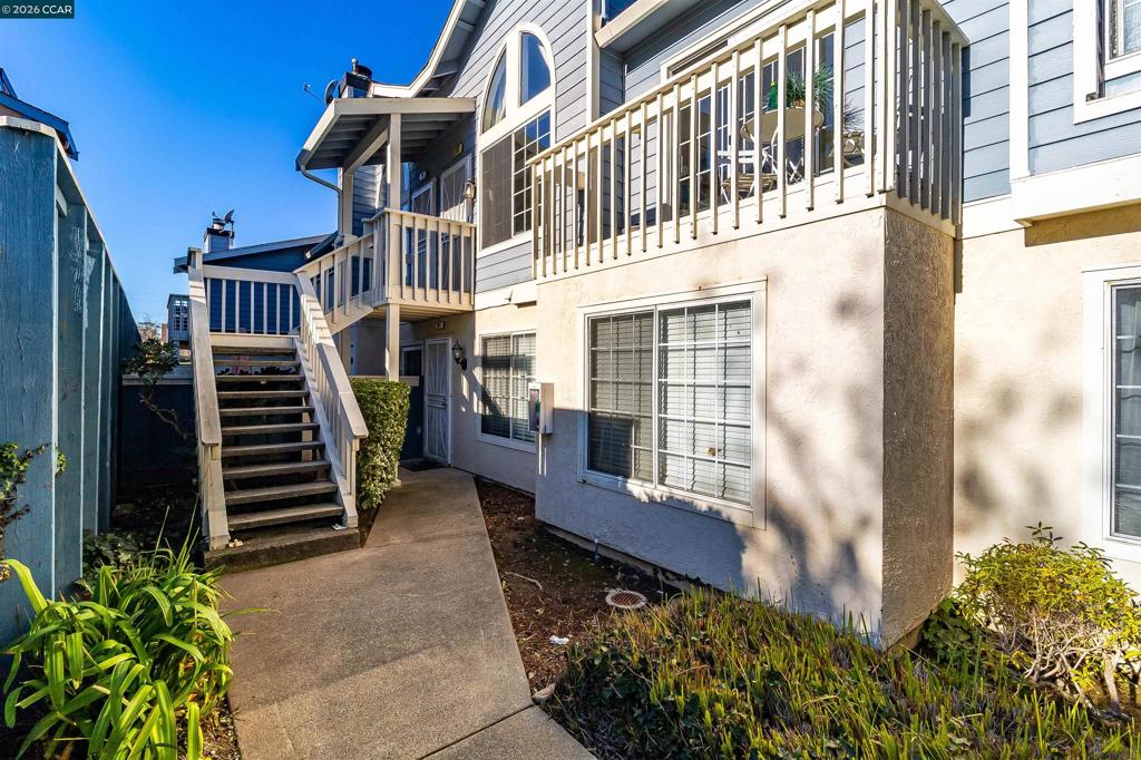 Residential for sale at 100 Glenwood, Hercules CA featuring 1 bed and 1 bath