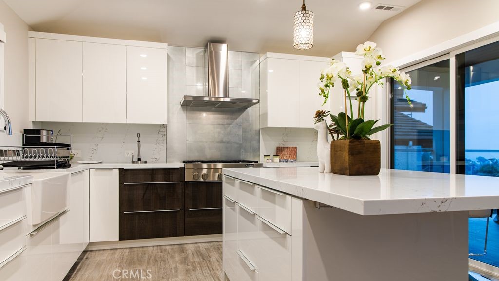 Residential Lease for rent at 16 North Stonington, Laguna Beach CA featuring 4 beds and 5 baths