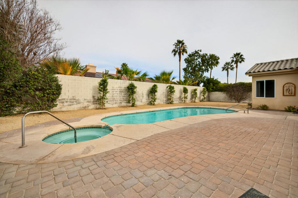 Residential Lease for rent at 6 Queens Court, Rancho Mirage CA featuring 4 beds and 4 baths