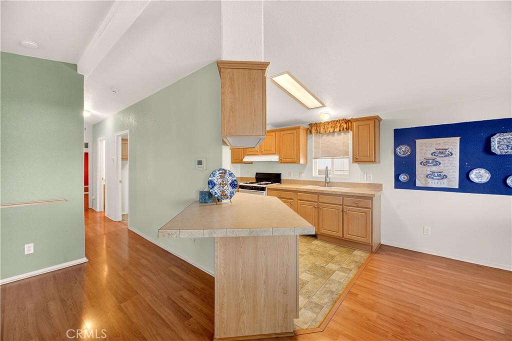 Manufactured In Park for sale at 725 W Thornton 10, Hemet CA featuring 2 beds and 2 baths