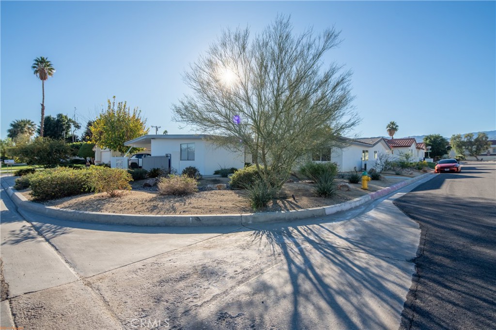 Residential Lease for rent at 72753 Sierra Vista Drive, Palm Desert, Riverside County CA featuring 2 beds and 1 bath