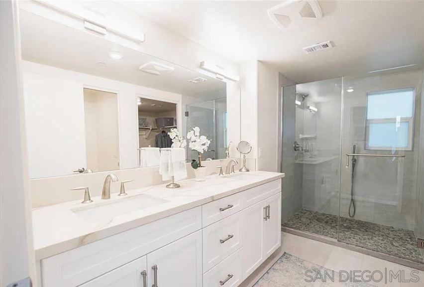 Residential Lease for rent at 3128 Canon St 103, San Diego CA featuring 2 beds and 3 baths