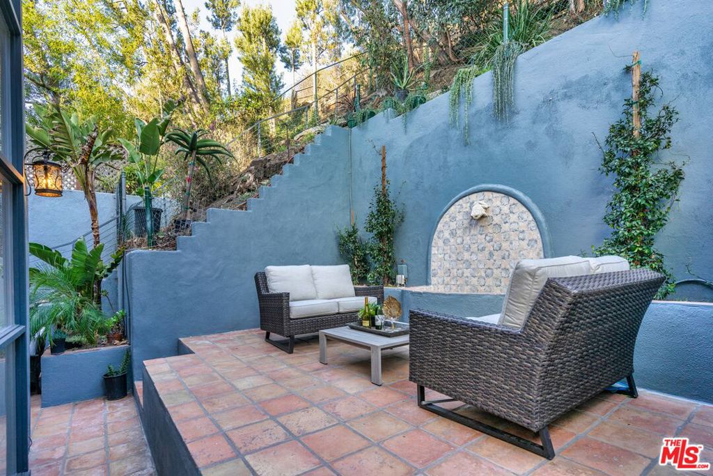 Residential for sale at 9959 Westwanda Drive, Beverly Hills CA featuring 2 beds and 2 baths