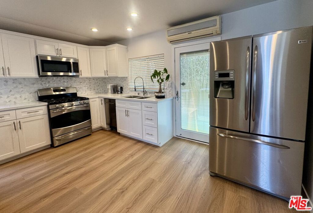 Residential Lease for rent at 132 N CARSON Road A, Beverly Hills, Los Angeles County, CA and 1 bath