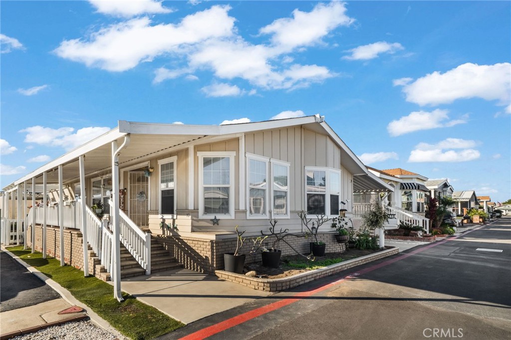 Manufactured In Park for sale at 9850 Garfield 110, Huntington Beach CA featuring 3 beds and 2 baths