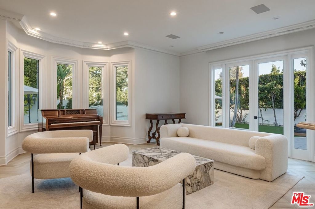Residential Lease for rent at 504 N Elm Drive, Beverly Hills CA featuring 6 beds and 7 baths