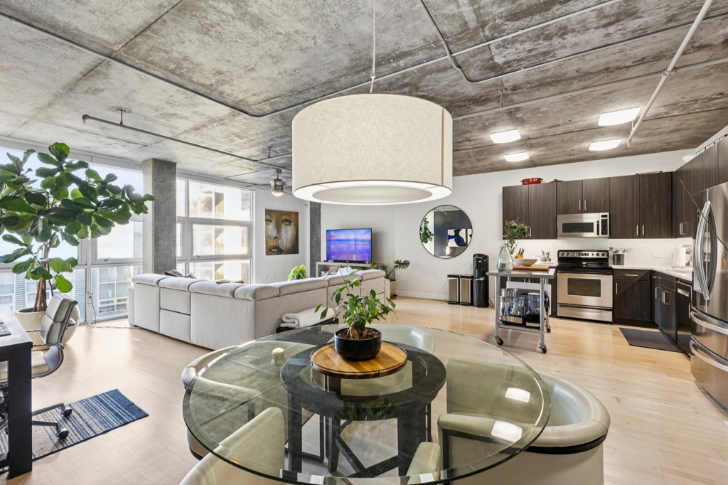 Residential for sale at 311 Oak St 720, Oakland CA featuring 2 beds and 1 bath