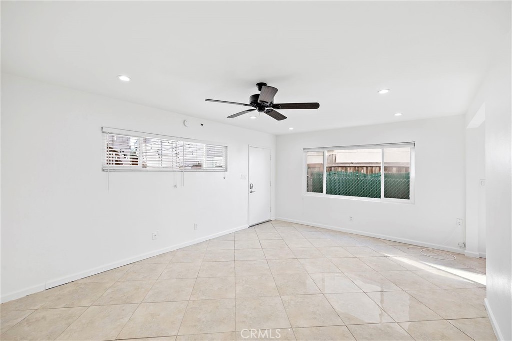 Residential Lease for rent at 128 W Escalones B, San Clemente CA featuring 2 beds and 1 bath