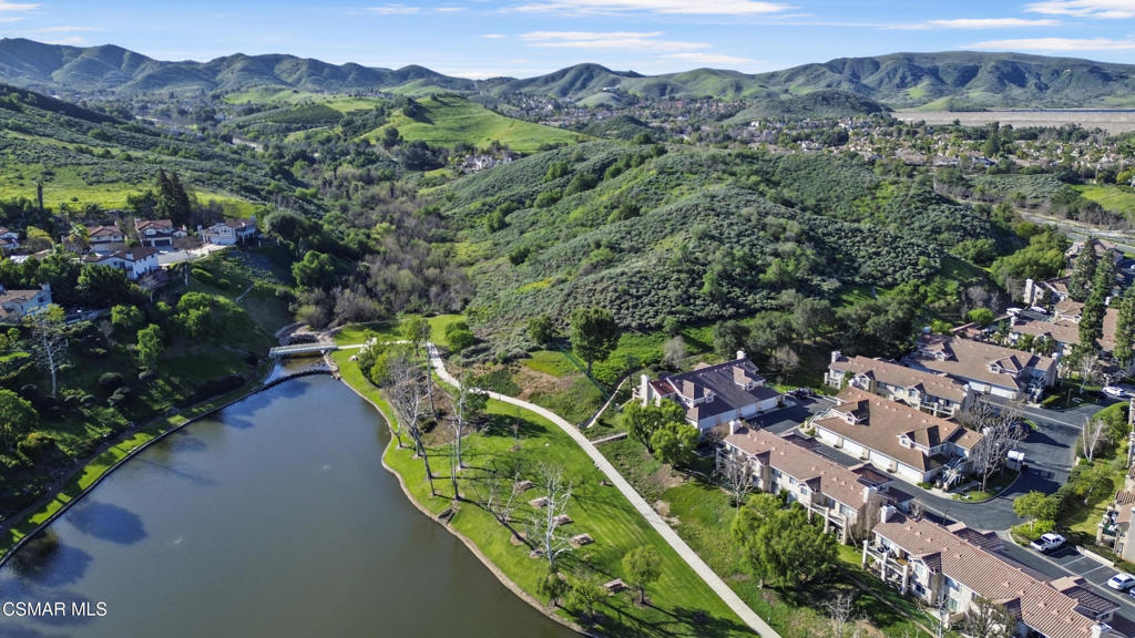 Residential Lease for rent at 264 Ridgeton Lane B, Simi Valley CA featuring 2 beds and 2 baths