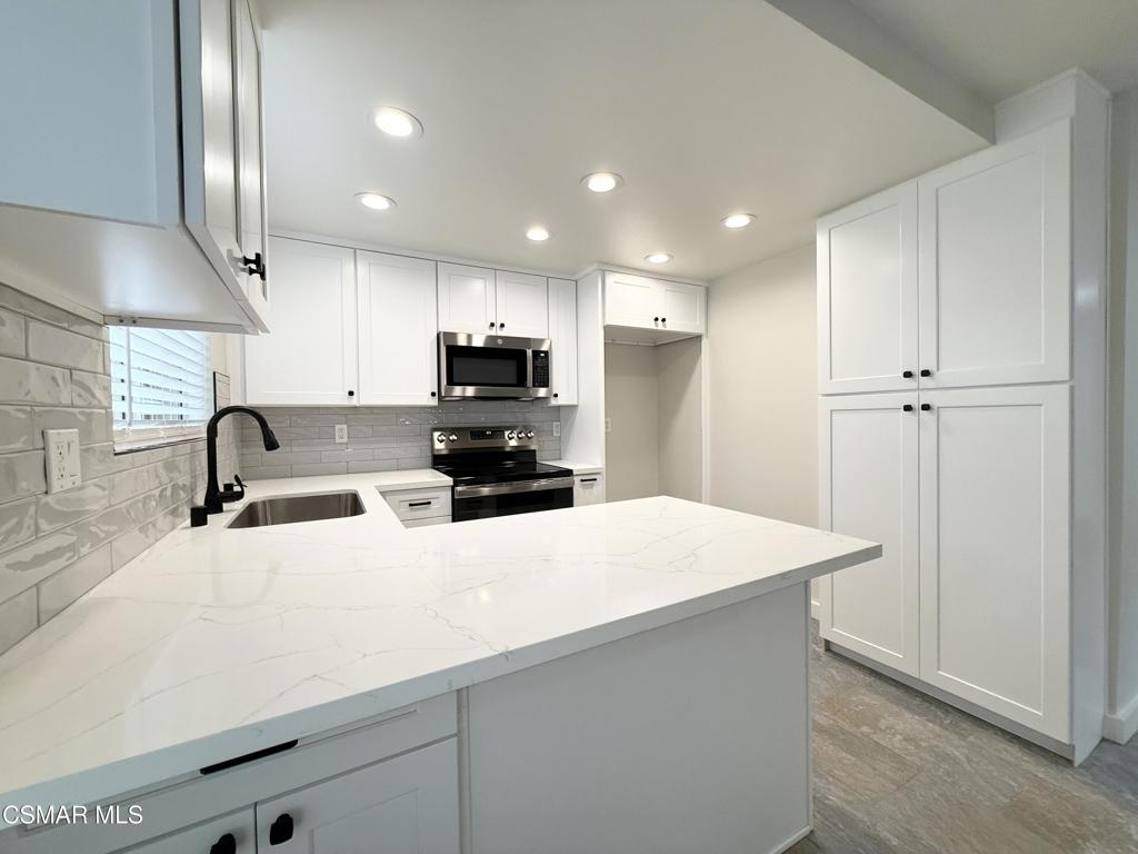 Residential for sale at 224 Oakleaf Drive 103, Thousand Oaks CA featuring 2 beds and 2 baths