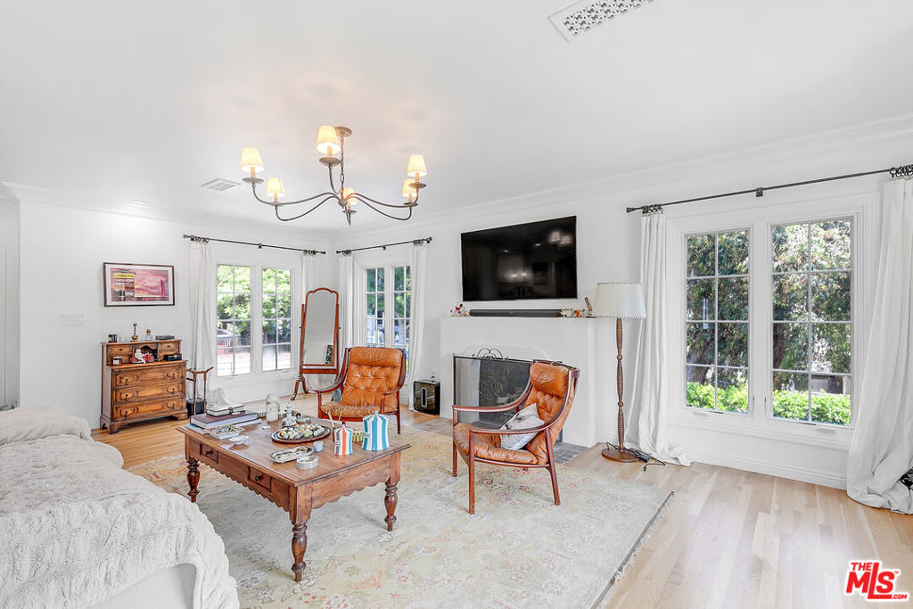 Residential Lease for rent at 1009 Carol, West Hollywood CA featuring 2 beds and 2 baths