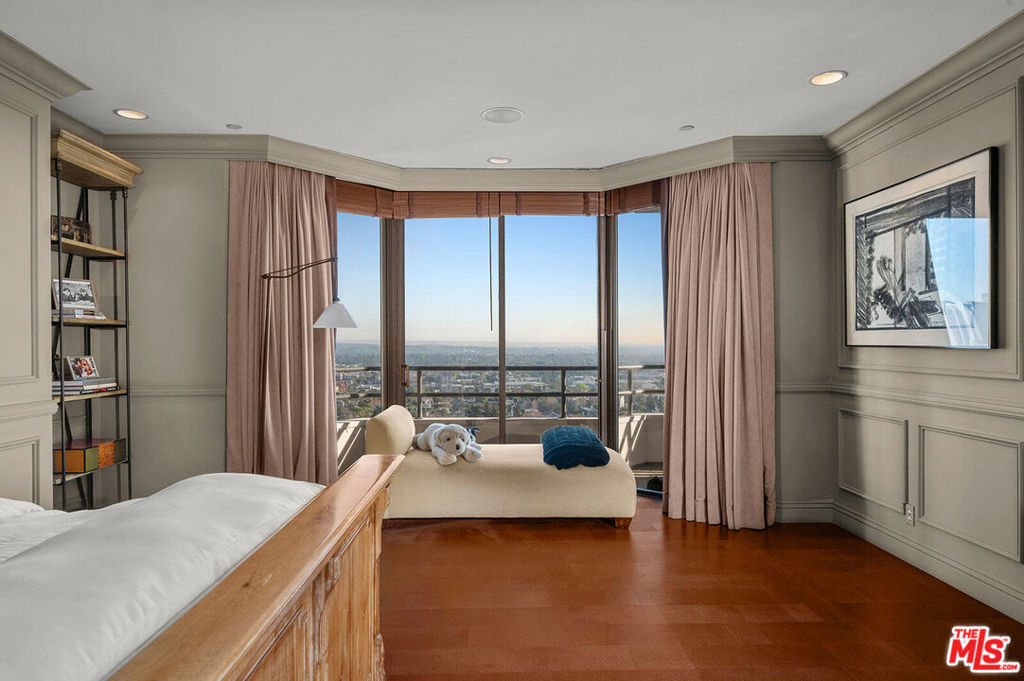 Active for sale at Los Angeles, CA, Los Angeles, CA CA and 3 baths