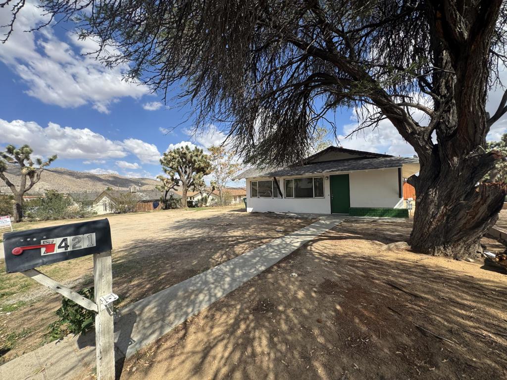Residential for sale at 7421 Bannock Trail, Yucca Valley CA featuring 3 beds and 1 bath