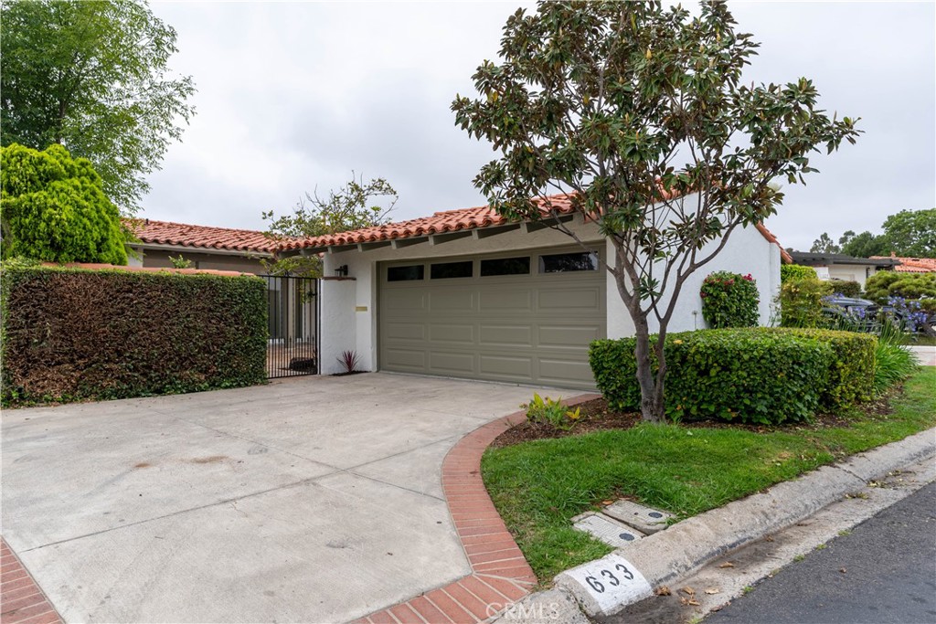 Residential Lease for rent at 633 Vista Bonita, Newport Beach CA featuring 3 beds and 3 baths