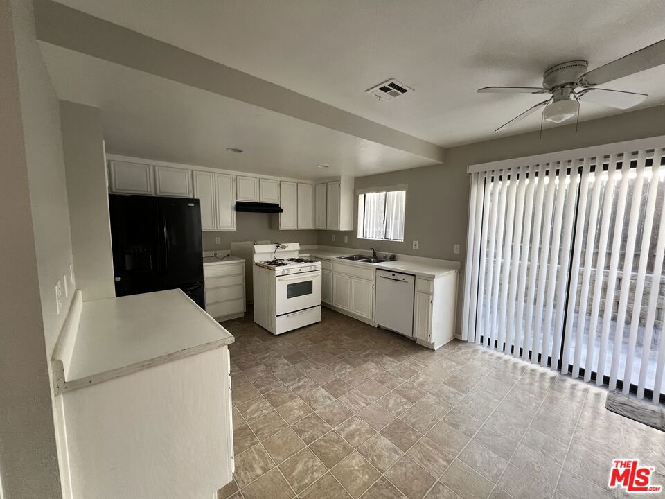 Residential Lease for rent at 661 Woodcrest Drive B, Lake Elsinore CA featuring 2 beds and 3 baths