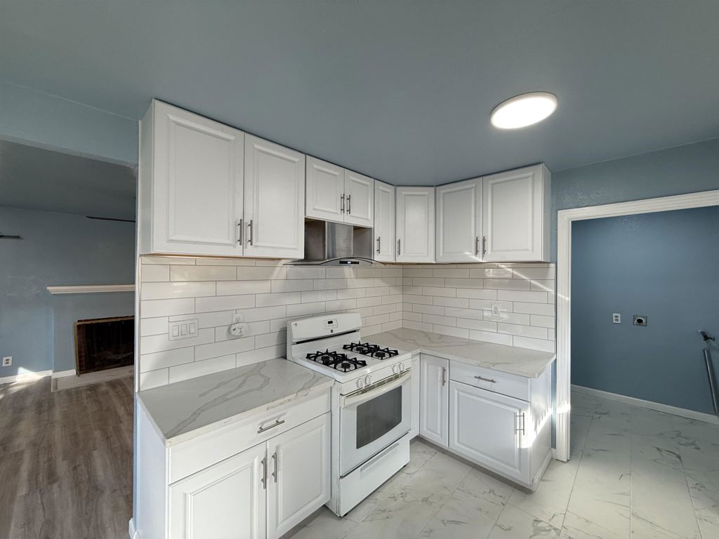 Residential for sale at 5500 5500 Fruitridge Rd, Sacramento CA featuring 2 beds and 1 bath