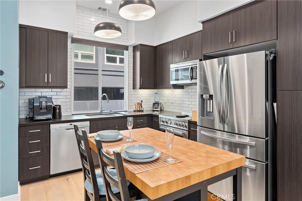 Residential for sale at 206 Alamo Court, Long Beach CA featuring 2 beds and 3 baths