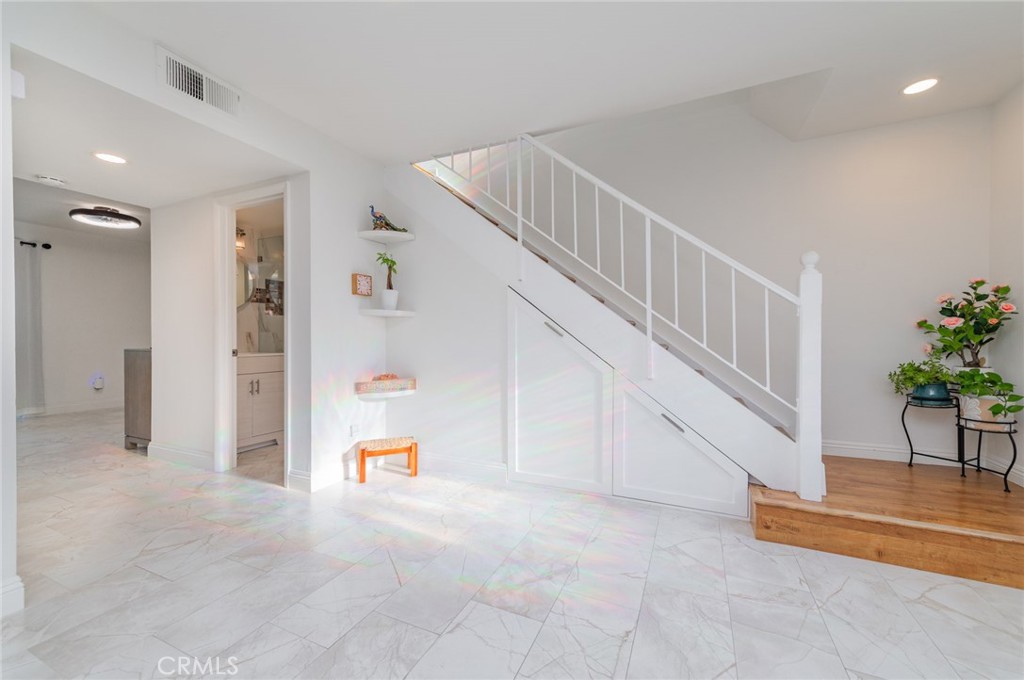 Residential Lease for rent at 7 Fairside, Irvine CA featuring 3 beds and 2 baths