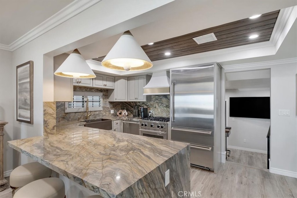 Residential Lease for rent at 2808 W Oceanfront, Newport Beach CA featuring 4 beds and 4 baths