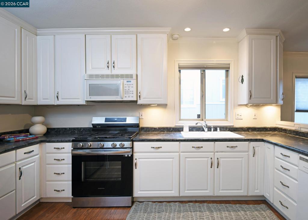 Residential for sale at 228 Arreba St., Martinez CA featuring 2 beds and 1 bath