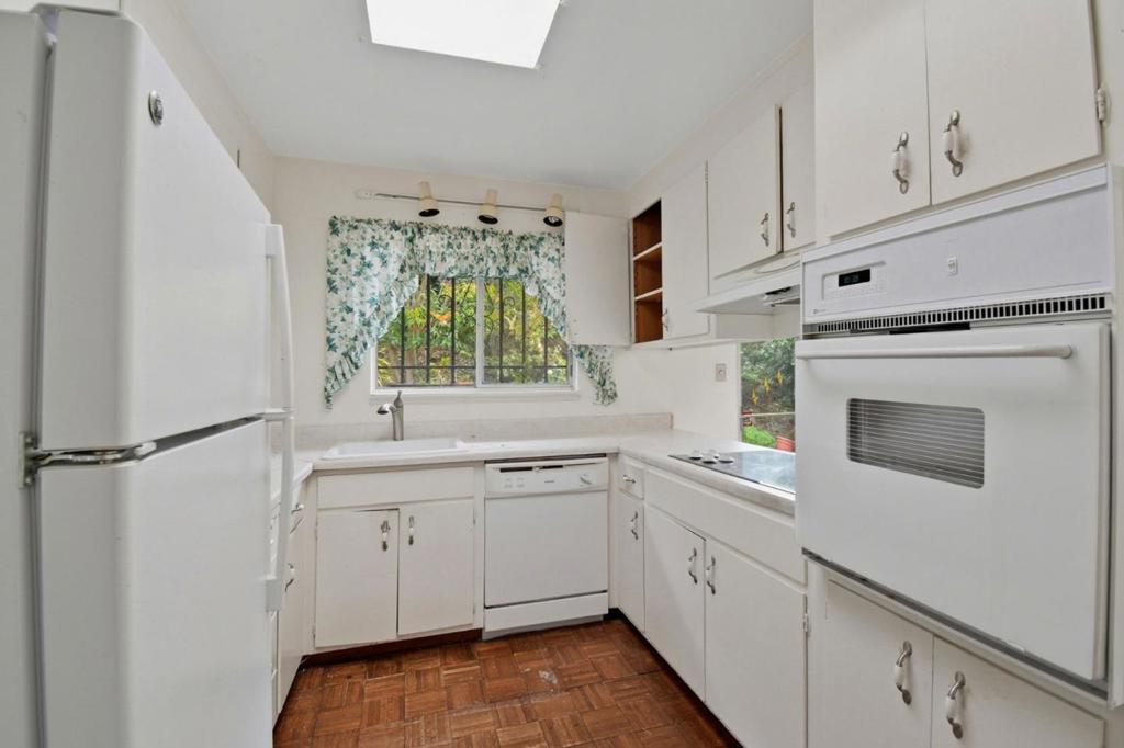 Residential for sale at 6077 Skyline Boulevard, Oakland CA featuring 3 beds and 2 baths